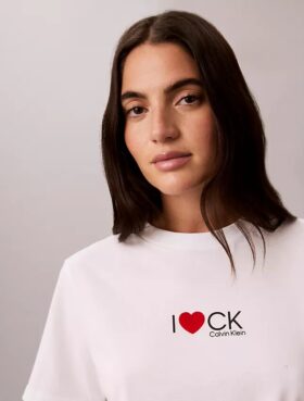 Klassisches T-Shirt mit Herz-Logo