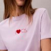 Klassisches T-Shirt mit Herz-Logo