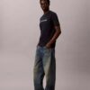 Klassisches T-Shirt mit Logo-Grafik in Kleinbuchstaben Klassisches T-Shirt mit Logo-Grafik in Kleinbuchstaben