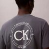 Klassisches T-Shirt mit Logo-Kreis-Grafik Klassisches T-Shirt mit Logo-Kreis-Grafik