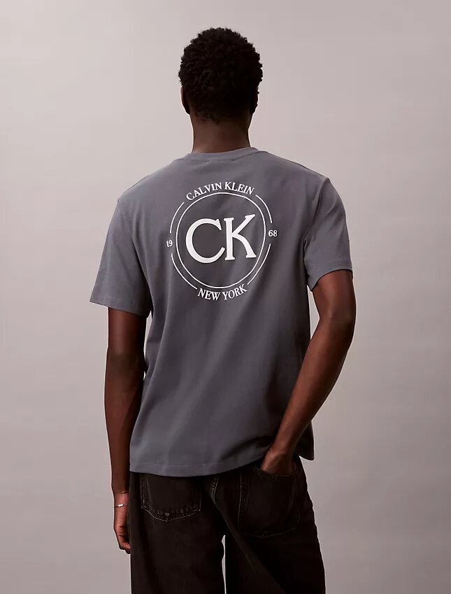 Klassisches T-Shirt mit Logo-Kreis-Grafik Klassisches T-Shirt mit Logo-Kreis-Grafik