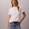 Klassisches T-Shirt mit mehrschichtiger Logografik Klassisches T-Shirt mit mehrschichtiger Logografik
