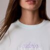 Klassisches T-Shirt mit mehrschichtiger Logografik Klassisches T-Shirt mit mehrschichtiger Logografik