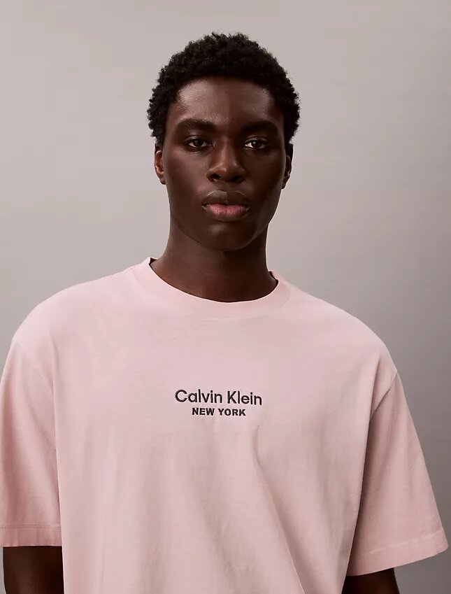 Klassisches T-Shirt mit Rundhalsausschnitt und Logo-Grafik in verwaschener Optik Klassisches T-Shirt mit Rundhalsausschnitt und Logo-Grafik in verwaschener Optik