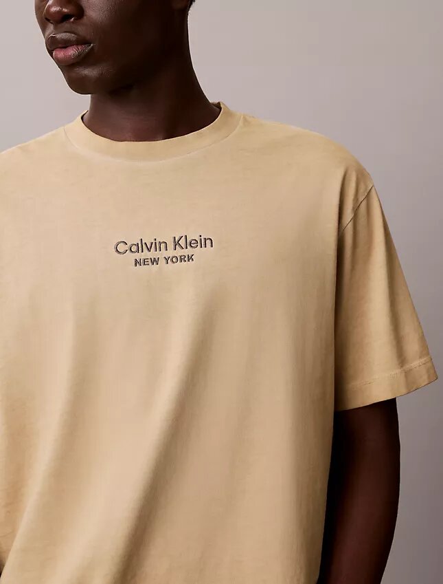 Klassisches T-Shirt mit Rundhalsausschnitt und Logo-Grafik in verwaschener Optik Klassisches T-Shirt mit Rundhalsausschnitt und Logo-Grafik in verwaschener Optik