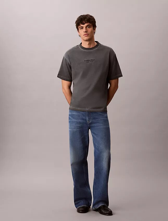 Klassisches T-Shirt mit Rundhalsausschnitt und Logo-Grafik in verwaschener Optik Klassisches T-Shirt mit Rundhalsausschnitt und Logo-Grafik in verwaschener Optik