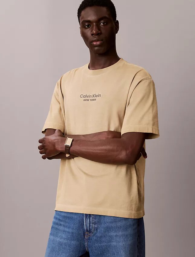 Klassisches T-Shirt mit Rundhalsausschnitt und Logo-Grafik in verwaschener Optik Klassisches T-Shirt mit Rundhalsausschnitt und Logo-Grafik in verwaschener Optik