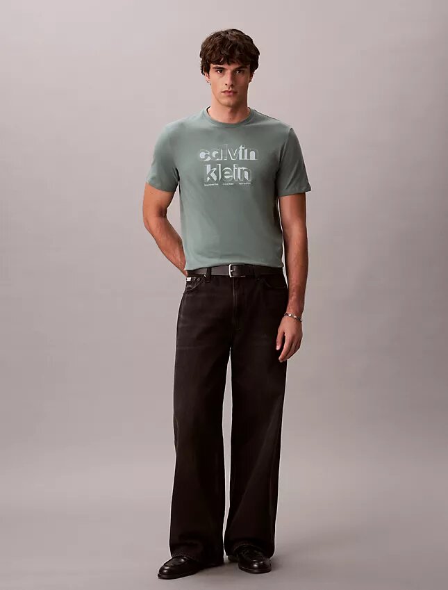 Klassisches T-Shirt mit Schatten-Logo-Grafik Klassisches T-Shirt mit Schatten-Logo-Grafik