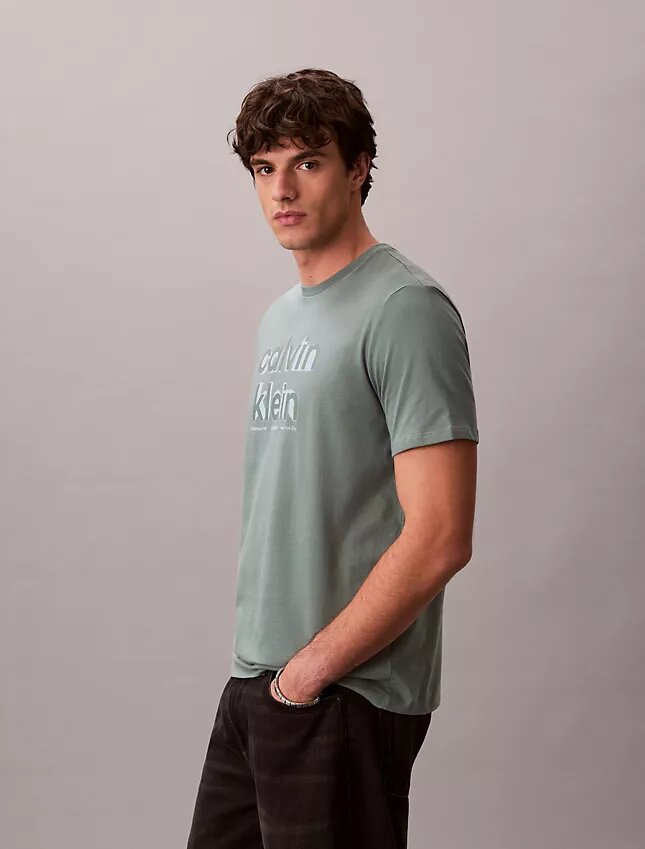 Klassisches T-Shirt mit Schatten-Logo-Grafik Klassisches T-Shirt mit Schatten-Logo-Grafik