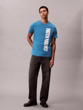 Klassisches T-Shirt mit vertikalem Logo