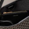 Kleine Beuteltasche mit durchgehendem Emblem-Logo und Beutel Kleine Beuteltasche mit durchgehendem Emblem-Logo und Beutel