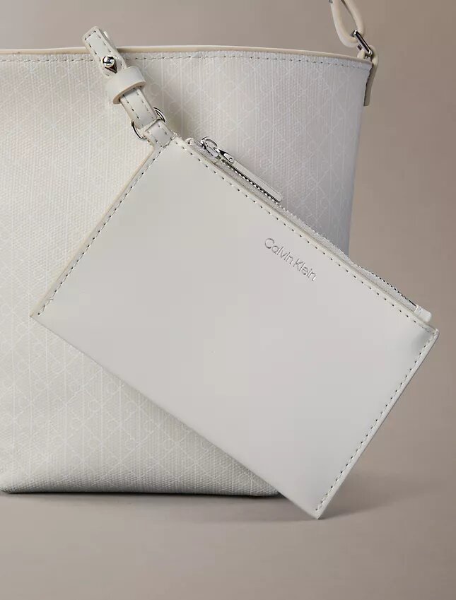 Kleine Beuteltasche mit durchgehendem Emblem-Logo und Beutel Kleine Beuteltasche mit durchgehendem Emblem-Logo und Beutel