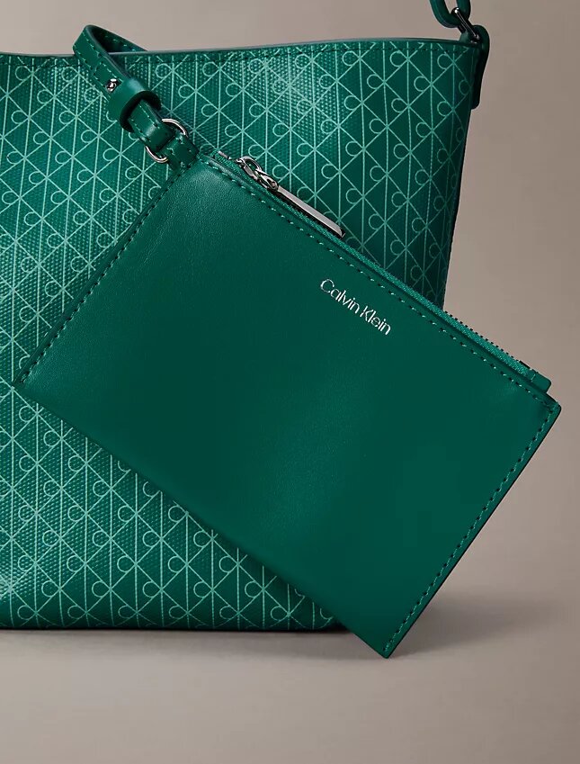Kleine Beuteltasche mit durchgehendem Emblem-Logo und Beutel Kleine Beuteltasche mit durchgehendem Emblem-Logo und Beutel