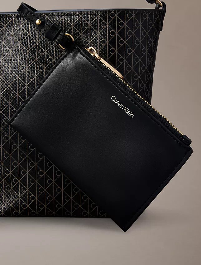Kleine Beuteltasche mit durchgehendem Emblem-Logo und Beutel Kleine Beuteltasche mit durchgehendem Emblem-Logo und Beutel