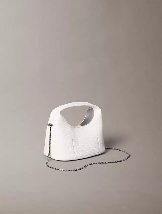 Kleine, locker sitzende Tasche mit Noppenstruktur Kleine, locker sitzende Tasche mit Noppenstruktur
