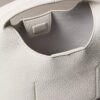Kleine, locker sitzende Tasche mit Noppenstruktur Kleine, locker sitzende Tasche mit Noppenstruktur