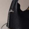 Kleine, locker sitzende Tasche mit Noppenstruktur