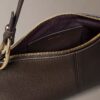 Kleine, lässige, wandelbare Ledertasche