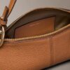 Kleine, lässige, wandelbare Ledertasche
