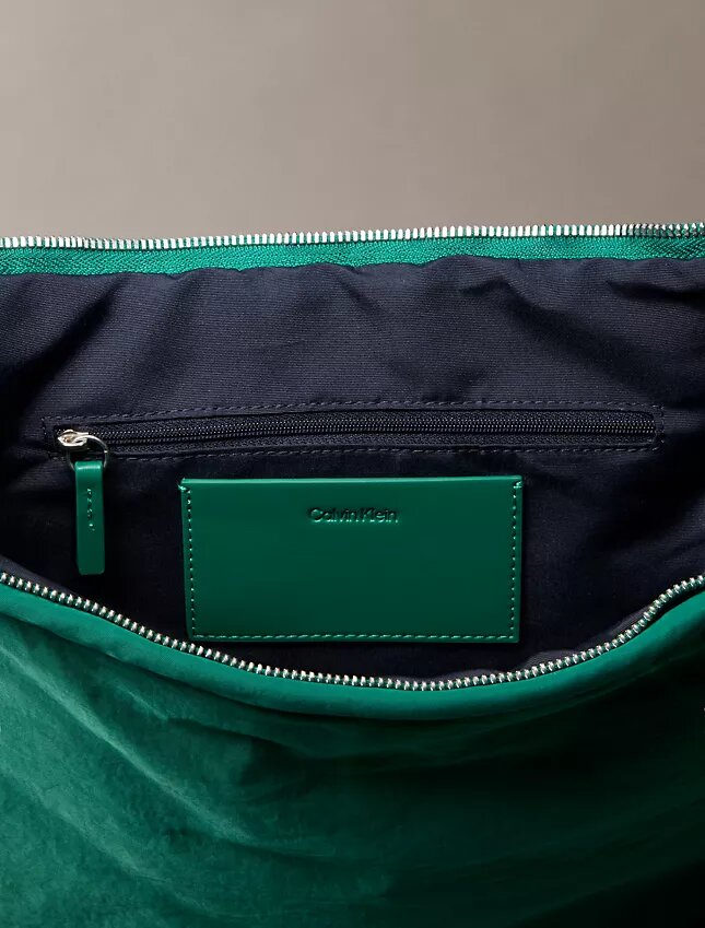 Kleine Nylon-Halbmondtasche Kleine Nylon-Halbmondtasche