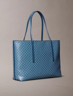 Kleine Tasche mit durchgehendem Emblem-Logo-Print und Beutel