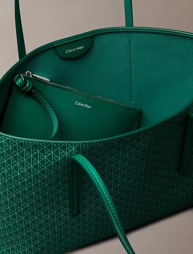 Kleine Tasche mit durchgehendem Emblem-Logo-Print und Beutel Kleine Tasche mit durchgehendem Emblem-Logo-Print und Beutel