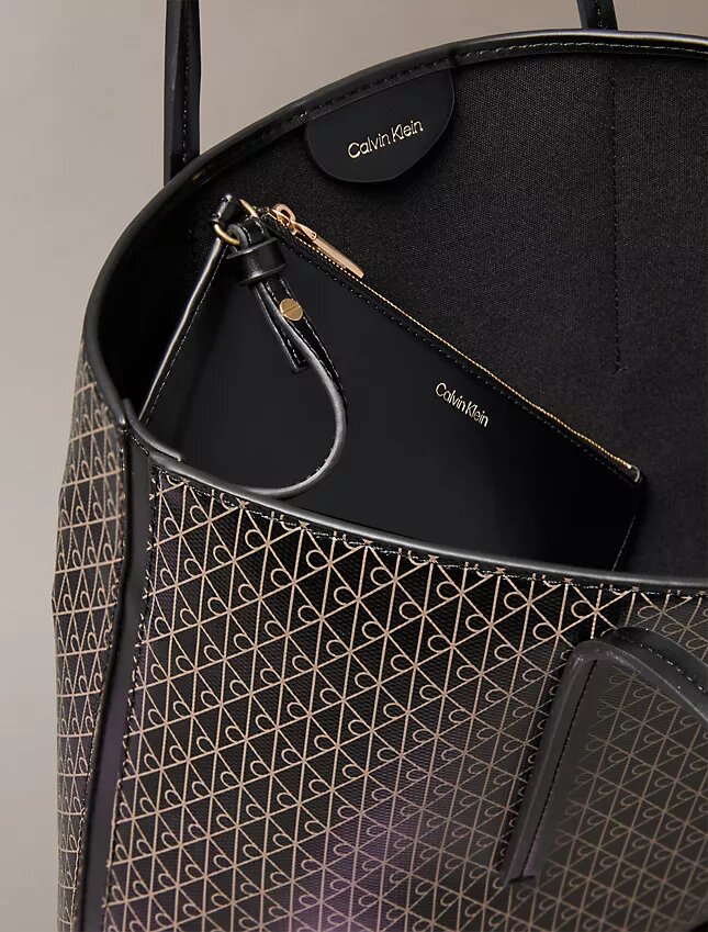 Kleine Tasche mit durchgehendem Emblem-Logo-Print und Beutel Kleine Tasche mit durchgehendem Emblem-Logo-Print und Beutel