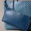 Kleine Tasche mit durchgehendem Emblem-Logo-Print und Beutel Kleine Tasche mit durchgehendem Emblem-Logo-Print und Beutel