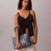 Kleine Tasche mit durchgehendem Emblem-Logo-Print und Beutel Kleine Tasche mit durchgehendem Emblem-Logo-Print und Beutel