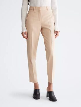 Konisch zulaufende, knöchellange Hose