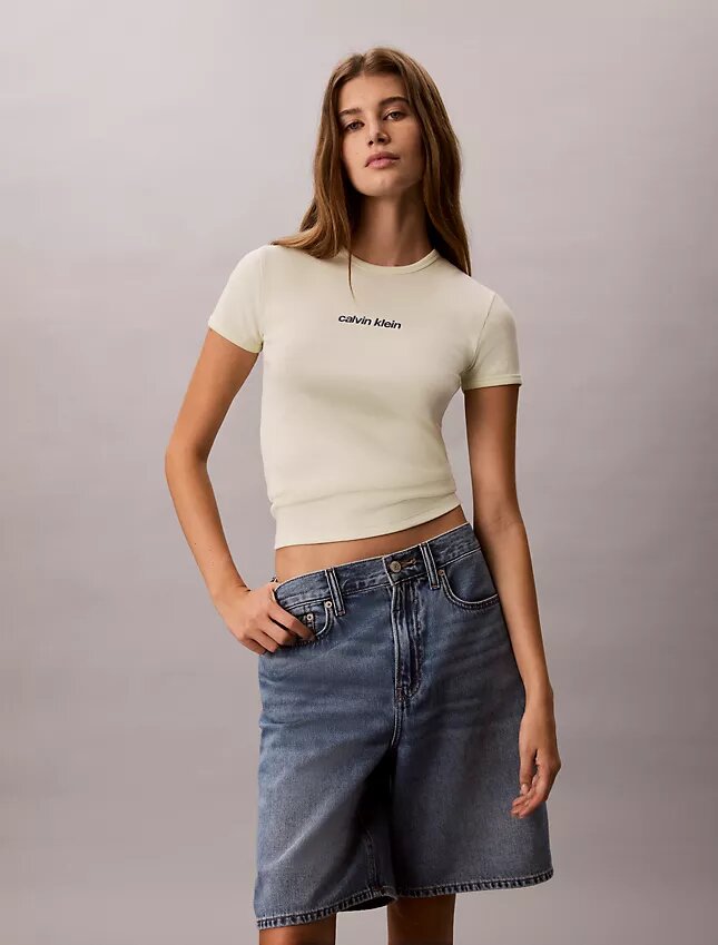 Kontur-Ripp-Logo-T-Shirt in verkürzter Länge Kontur-Ripp-Logo-T-Shirt in verkürzter Länge