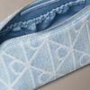 Kosmetiktasche aus Denim mit durchgängigem Emblem-Logo Kosmetiktasche aus Denim mit durchgängigem Emblem-Logo