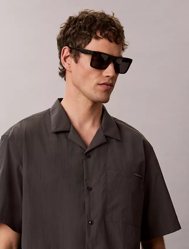 Kultige Monogram-Sonnenbrille in modifizierter Rechteckform Kultige Monogram-Sonnenbrille in modifizierter Rechteckform