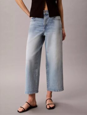 Kurze Jeans mit weitem Bein