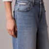 Kurze Jeans mit weitem Bein