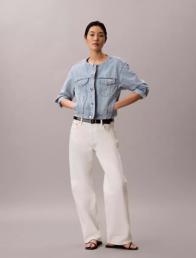 Kurze, kragenlose Denim-Trucker Jacket Kurze, kragenlose Denim-Trucker Jacket