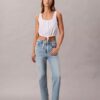 Kurze Straight-Jeans aus Lyocell-Mischung mit hoher Taille Kurze Straight-Jeans aus Lyocell-Mischung mit hoher Taille