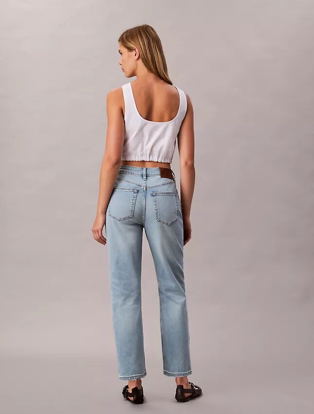 Kurze Straight-Jeans aus Lyocell-Mischung mit hoher Taille Kurze Straight-Jeans aus Lyocell-Mischung mit hoher Taille