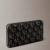 Lange Reißverschluss-Geldbörse mit durchgehendem Monogram Lange Reißverschluss-Geldbörse mit durchgehendem Monogram