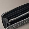 Lange Reißverschluss-Geldbörse mit durchgehendem Monogram Lange Reißverschluss-Geldbörse mit durchgehendem Monogram