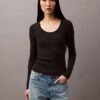 Langärmliges T-Shirt aus Baumwolle mit Konturrippen und schmaler Passform Langärmliges T-Shirt aus Baumwolle mit Konturrippen und schmaler Passform