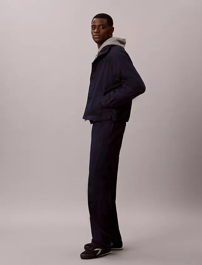 Leichte Indigo-Denim-Hose für den Trainingseinsatz Leichte Indigo-Denim-Hose für den Trainingseinsatz