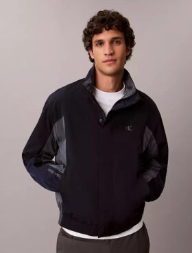 Leichte Nylon-Windjacke im Colorblock-Design