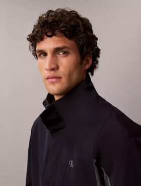 Leichte Nylon-Windjacke im Colorblock-Design