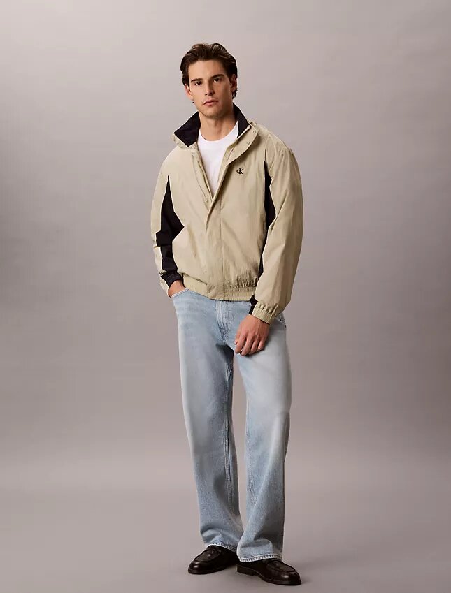 Leichte Nylon-Windjacke im Colorblock-Design Leichte Nylon-Windjacke im Colorblock-Design