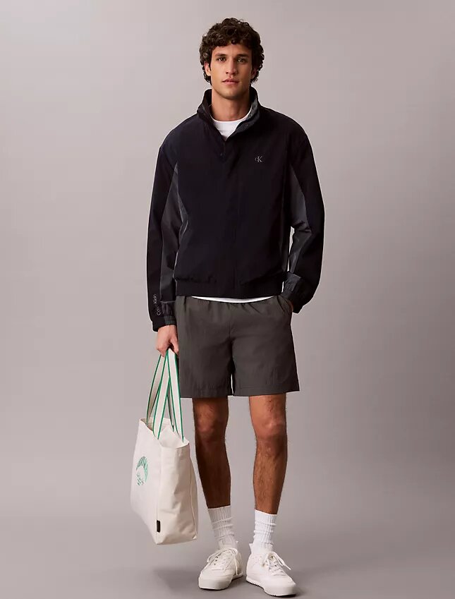Leichte Nylon-Windjacke im Colorblock-Design Leichte Nylon-Windjacke im Colorblock-Design
