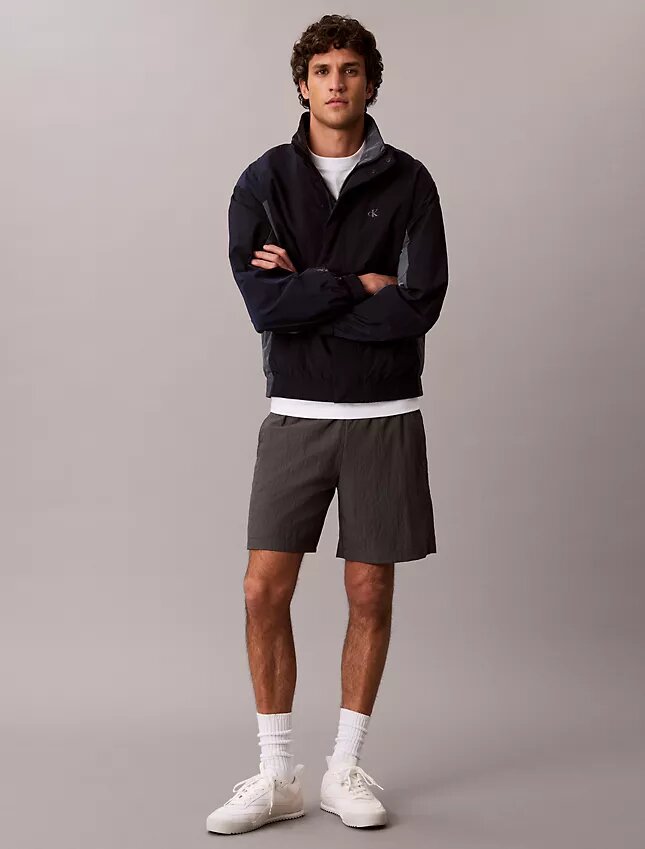 Leichte Nylon-Windjacke im Colorblock-Design Leichte Nylon-Windjacke im Colorblock-Design