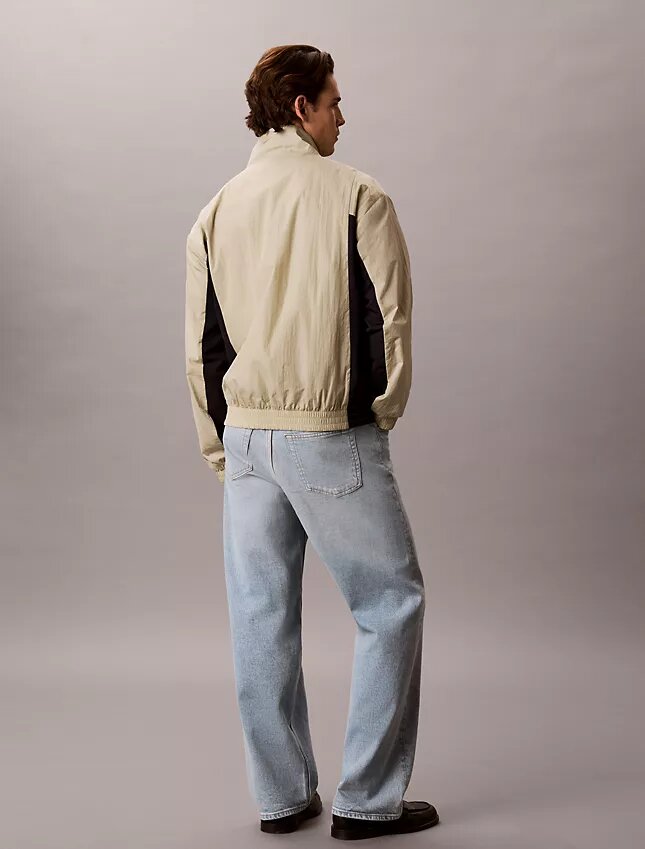 Leichte Nylon-Windjacke im Colorblock-Design Leichte Nylon-Windjacke im Colorblock-Design