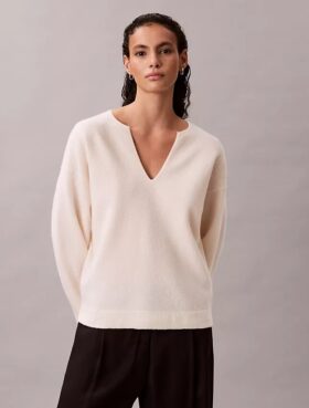 Locker sitzender Pullover aus Merinowolle mit V-Ausschnitt