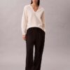 Locker sitzender Pullover aus Merinowolle mit V-Ausschnitt Locker sitzender Pullover aus Merinowolle mit V-Ausschnitt